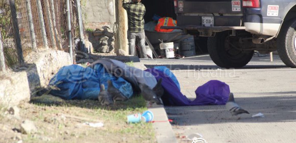 Hallan un cuerpo sin vida envuelto en una lona en la colonia El Pípila