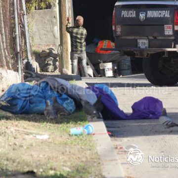 Hallan un cuerpo sin vida envuelto en una lona en la colonia El Pípila