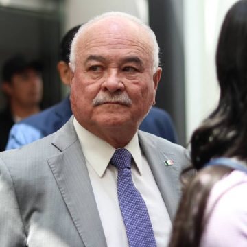 Ruffo Appel comparece ante la FGR y señala a las aduanas como origen del huachicol