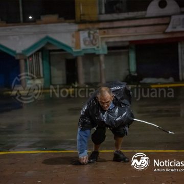 Personas en situación de calle enfrentan noche lluviosa y temperaturas de 8 grados en Zona Centro
