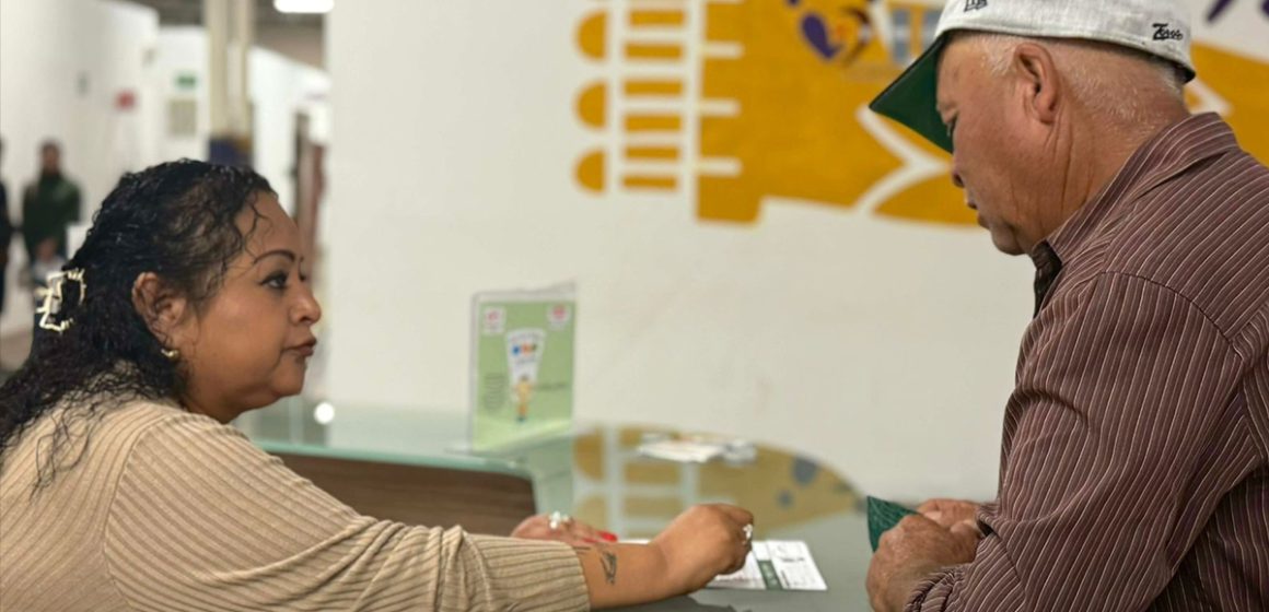 Fortalecen acompañamiento a adultos mayores en trámite de credenciales del INAPAM