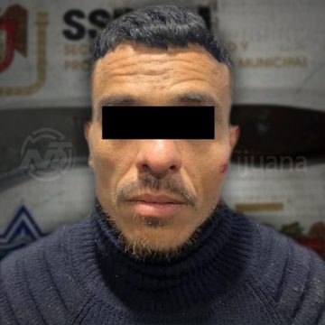 Detienen a hombre armado con cuchillo tras intentar meterse a una casa en Tijuana