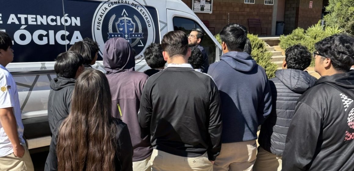 Fiscalía imparte taller en CECyTE Tecate para fomentar la cultura de la denuncia y la convivencia pacífica