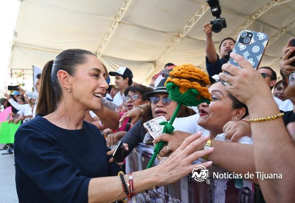 Al inaugurar hospital, Sheinbaum invita al Zócalo el 6 de diciembre