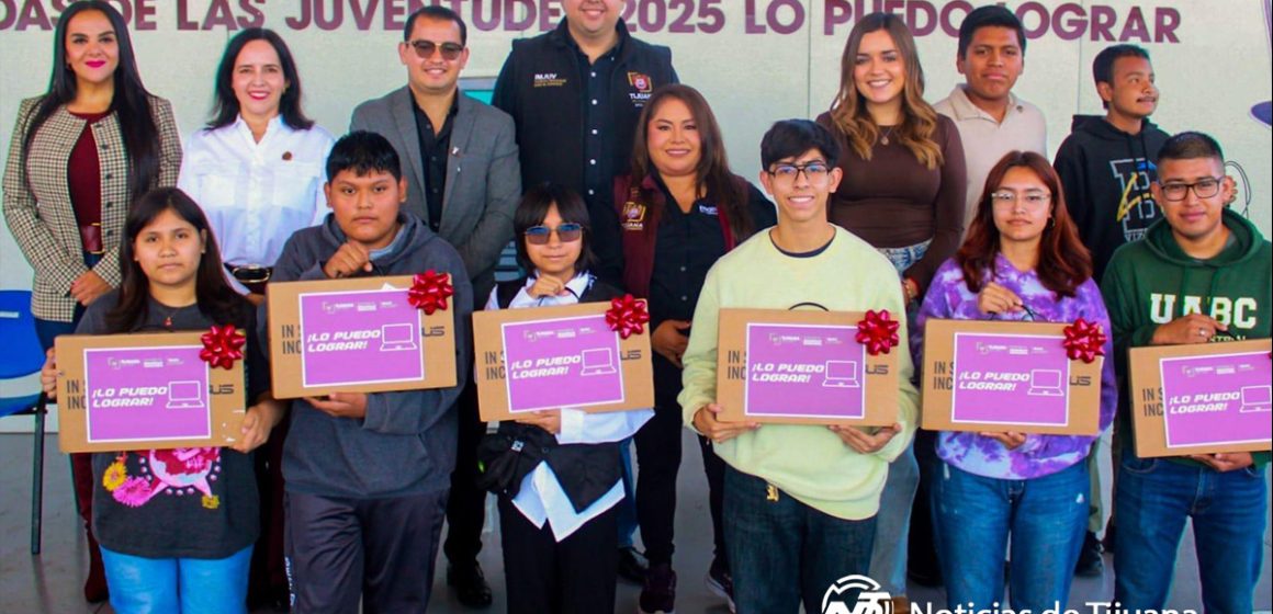 rfg Entregan 200 computadoras a estudiantes con el programa “Lo Puedo Lograr”