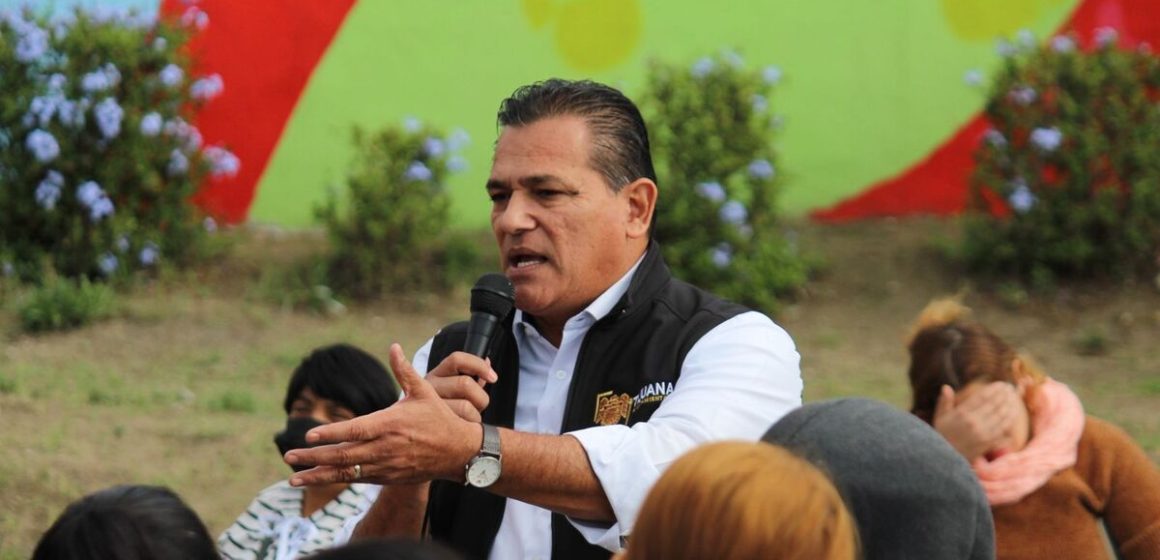 s Arturo Aguirre hizo entrega de canasta básica a familias de Natura en Parque Arboledas