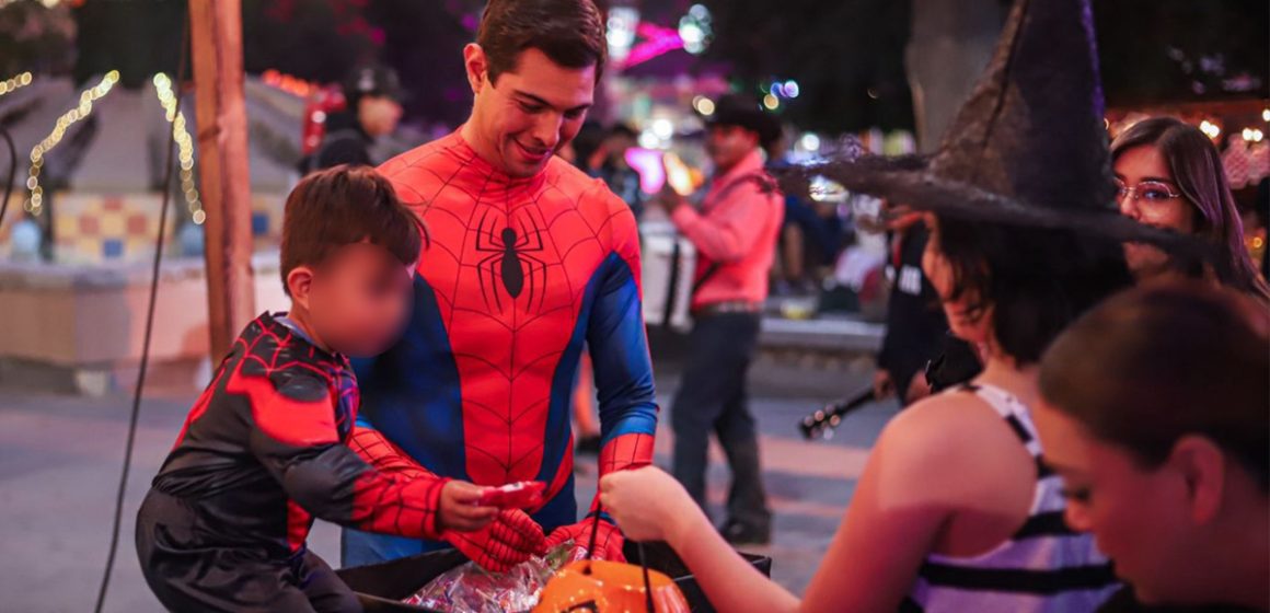 sdf Tecatenses disfrutan la segunda noche del Festival “El Pan de la Catrina”