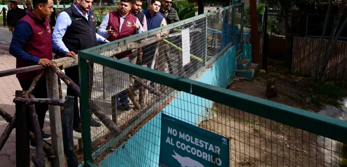 sdfdsdf Recorre Ismael Burgueño Ruiz el Parque Morelos y reconoce a su personal por años de servicio