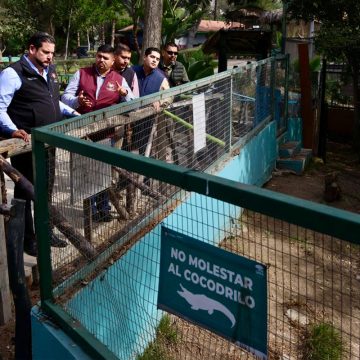sdfdsdf Recorre Ismael Burgueño Ruiz el Parque Morelos y reconoce a su personal por años de servicio