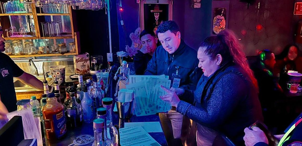 Realizan operativo de verificación en bares y restaurantes de Tecate