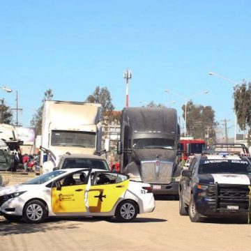 Ataque armado contra taxi deja un muerto y dos heridos