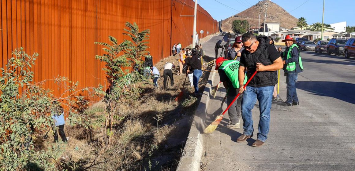 Mejoran imagen de la línea fronteriza con jornada “Gobierno en tu Colonia”