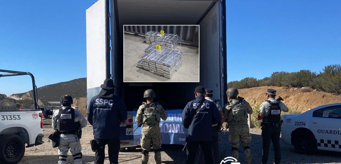 Aseguran 112 kilos de cocaína en camión abandonado en la carretera Mexicali-Tijuana