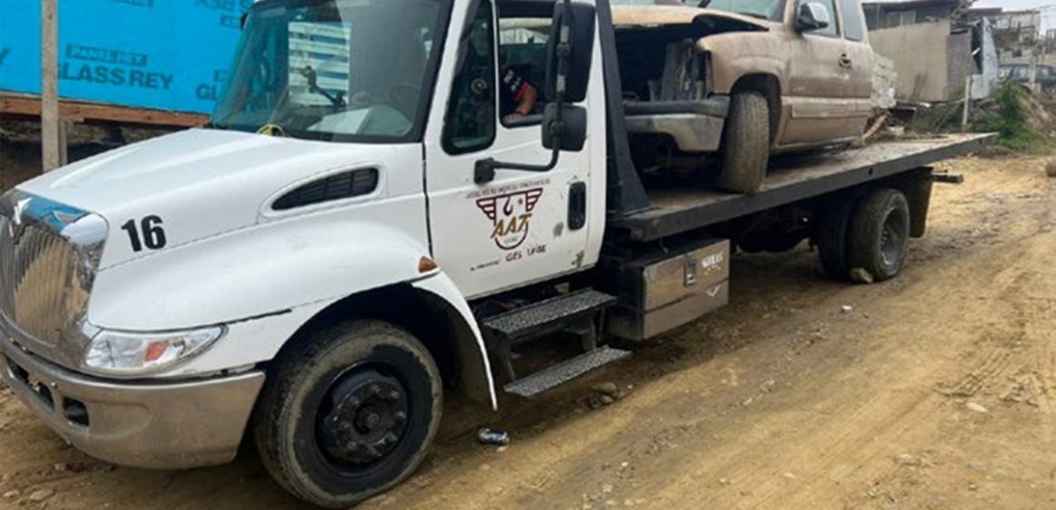 Aseguran dos vehículos con reporte de robo en cateos realizados en Tijuana
