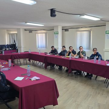 Capacitan a bomberas en manejo de pacientes contaminados con materiales peligrosos