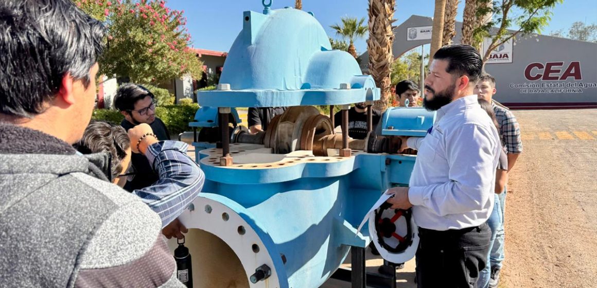 Recorren estudiantes de ingeniería el Acueducto Río Colorado-Tijuana