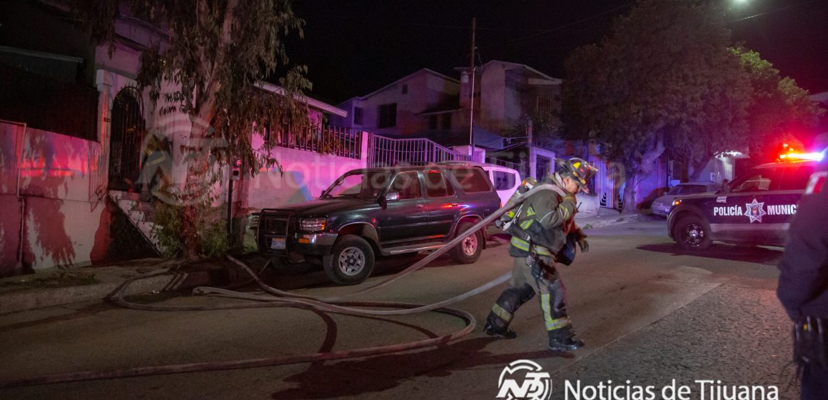 0O3A2894 Ataque con bombas molotov incendia cuarto de madera en Cañón de las Rosas