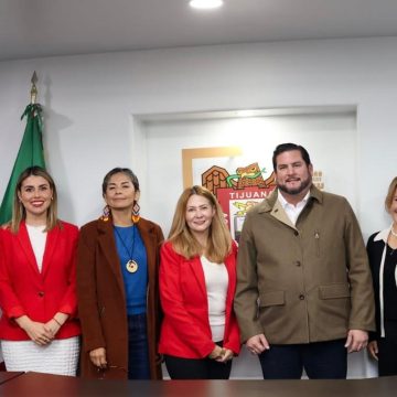 Burgueño se reúne con ejecutivas del sector turístico