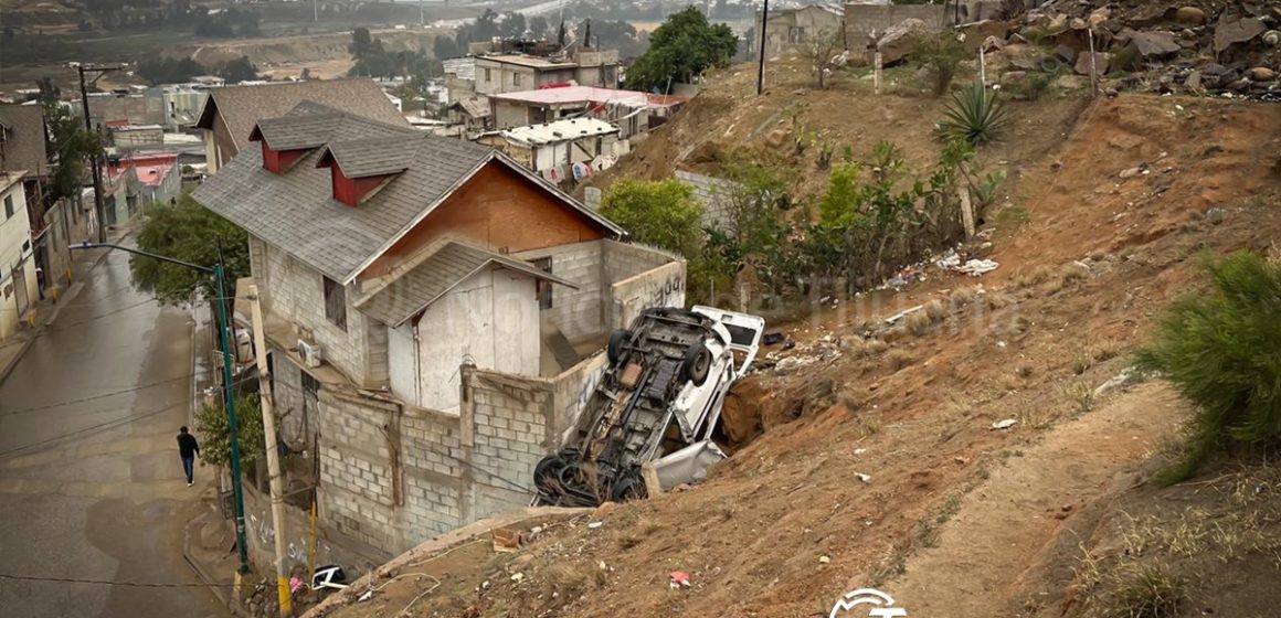 Choque entre taxi de ruta y auto particular deja cuatro personas lesionadas