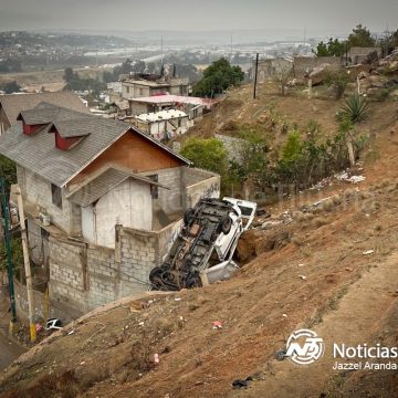 Choque entre taxi de ruta y auto particular deja cuatro personas lesionadas