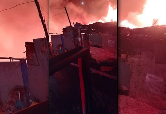 Incendio consume tres viviendas en asentamiento irregular