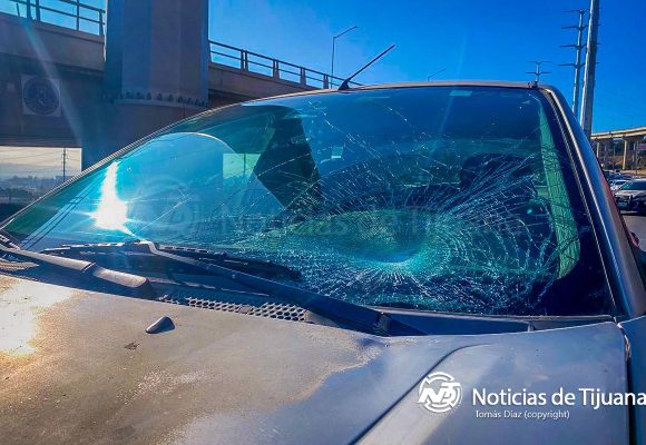 Atropellan a mujer en la zona de la garita de Otay II; termina hospitalizada