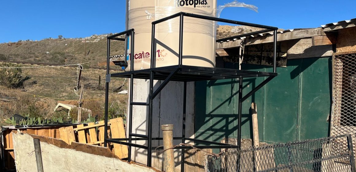 1 Instalan tinacos en Rancho Nevado y benefician a 30 familias