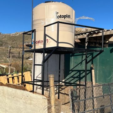 Instalan tinacos en Rancho Nevado y benefician a 30 familias