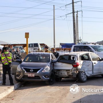 1 Patrulla choca contra vehículo en El Florido; un oficial resultó lesionado