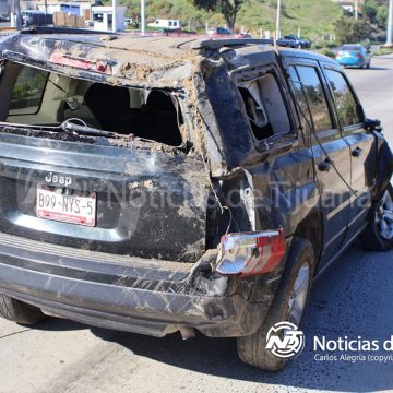 joven conductor sufre volcadura en el Libramiento Sur