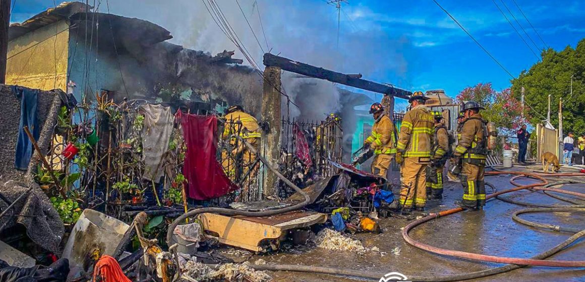 3 Incendio arrasa con segundo piso de vivienda en la colonia Hidalgo
