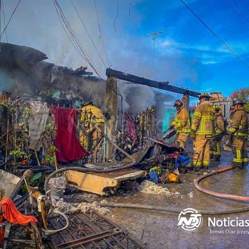 3 Incendio arrasa con segundo piso de vivienda en la colonia Hidalgo