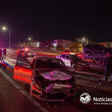 4 Choque en el bulevar Casa Blanca deja nueve vehículos dañados y múltiples lesionados leves