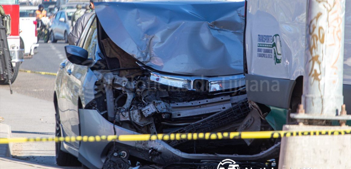 4 Mujer pierde la vida en accidente vehicular en Rosarito