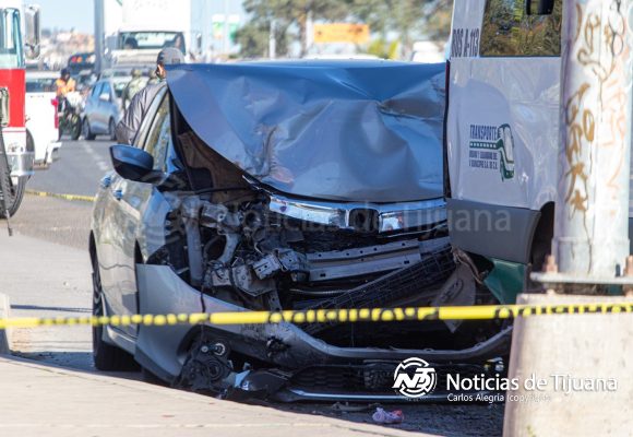 Mujer pierde la vida en accidente vehicular en Rosarito