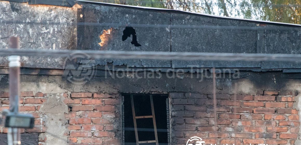 Incendio consume vivienda de dos niveles en El Florido