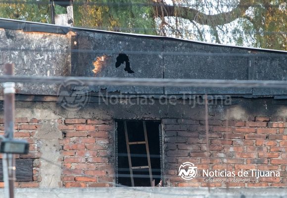 Incendio consume vivienda de dos niveles en El Florido