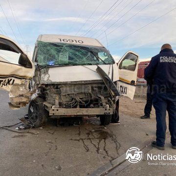 Accidente de transporte público en bulevar 2000 deja múltiples lesionados