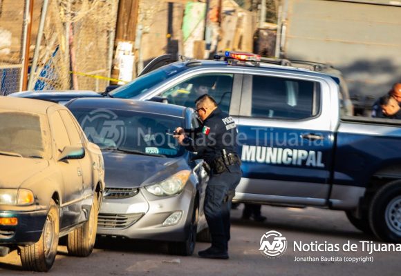 Ataque armado deja a hombre gravemente herido dentro de su vehículo en “Granjas Familiares”