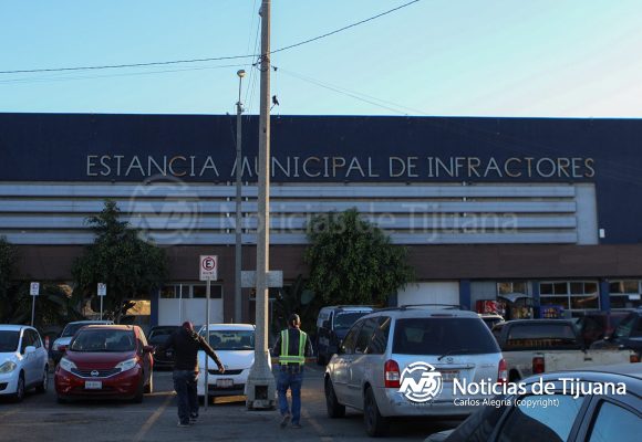 Hombre recibe balazo en el rostro a las afueras de la Estancia Municipal de Infractores