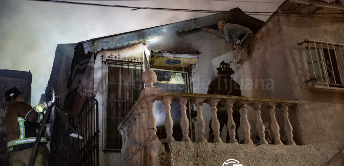 Incendio arrasa con tres viviendas en Cañón de la Raza