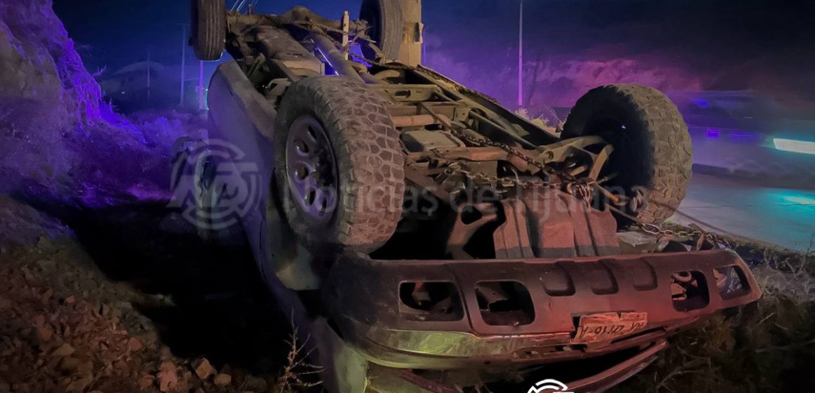 8 Conductor se queda sin frenos y termina volcado en el bulevar García