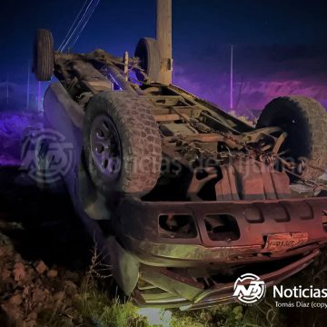 Conductor se queda sin frenos y termina volcado en el bulevar García