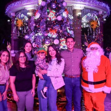 Tecate se llena de magia con el tradicional encendido del Árbol de Navidad