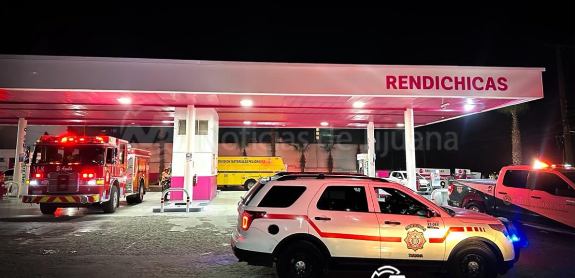 dasdsa Dos trabajadores caen a fosa de gasolina y quedan en estado crítico en gasolinera de Mariano Matamoros