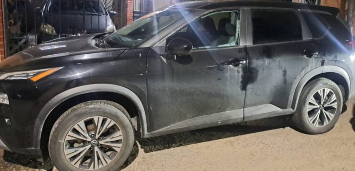 Mujer encuentra a dos personas escondidas en la cajuela de su camioneta en Playas de Tijuana