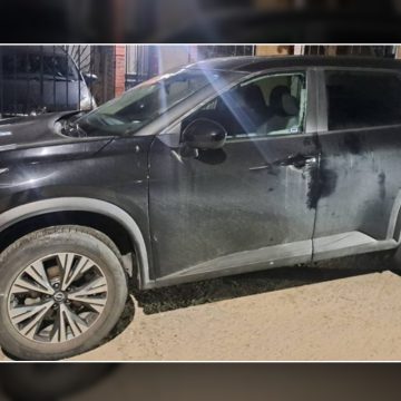 Mujer encuentra a dos personas escondidas en la cajuela de su camioneta en Playas de Tijuana