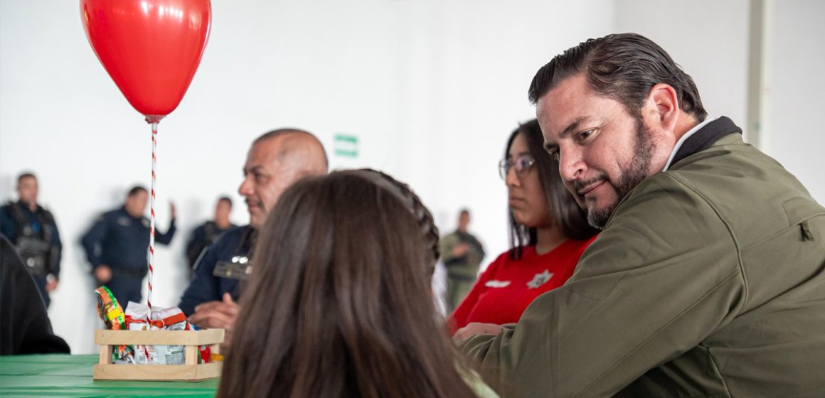 fdgdf Celebran posada navideña con hijas e hijos de policías caídos en cumplimiento de su deber