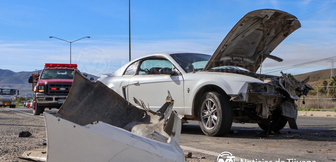 ttt Aparatoso choque deja dos lesionados en Tijuana