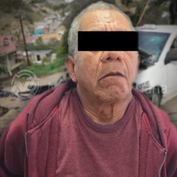 Taxista ebrio provoca choque múltiple y atropella a hombre en el Cañón de las Rosas